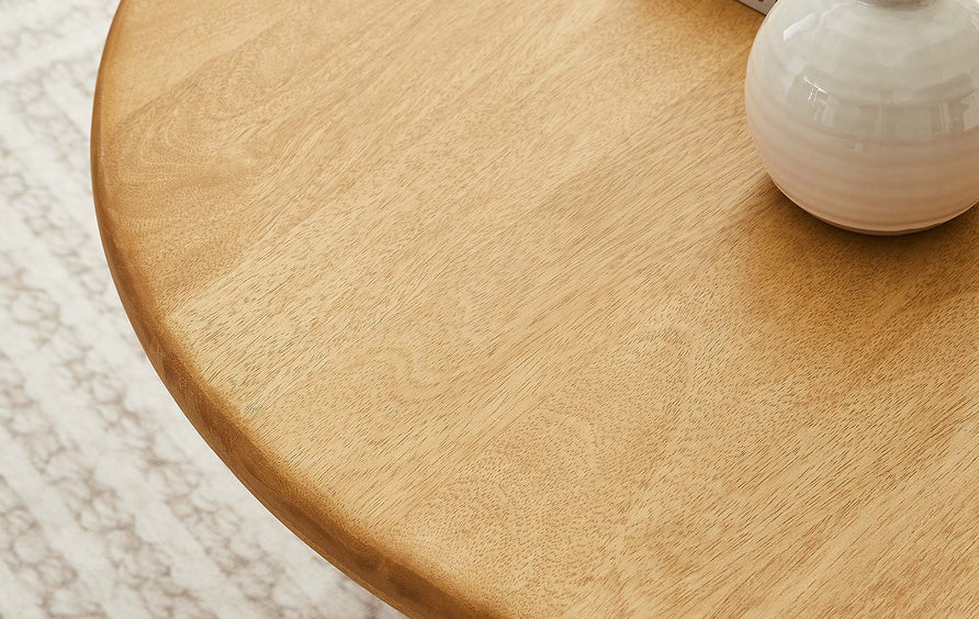 Salon Round 34" Coffee Table in Oak