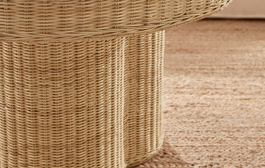 Saffi 32 Inch Round Natural Rattan Coffee Table in Natural