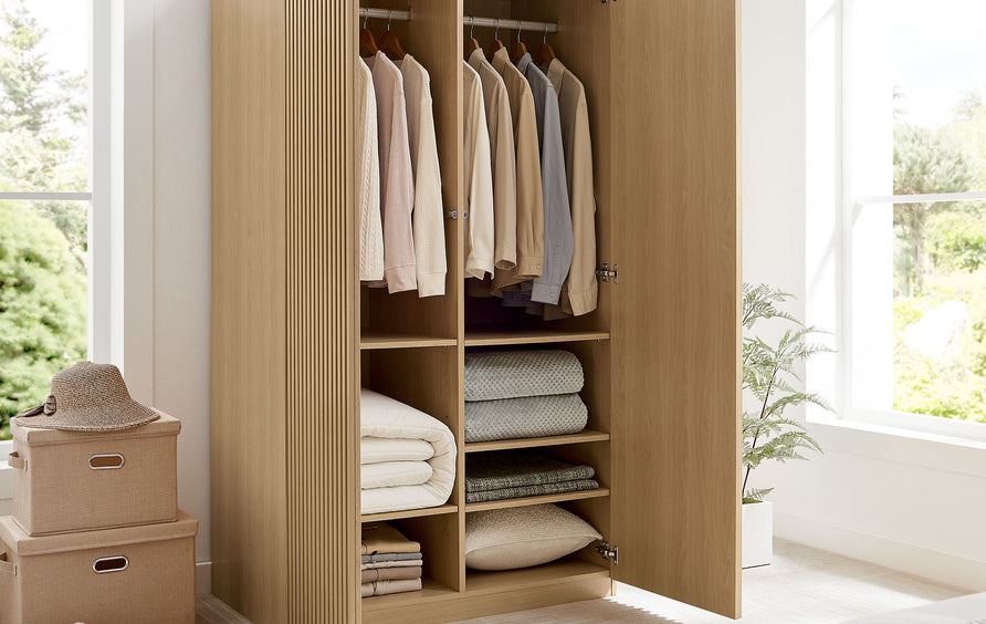 Vera 2-Door Wardrobe Closet in Oak