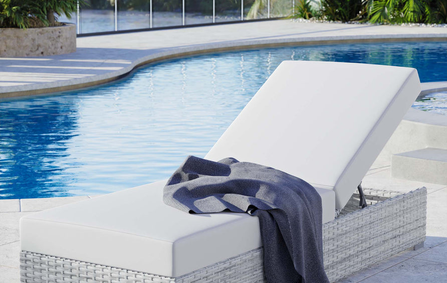 Sienna Outdoor Patio Chaise in Light Gray White