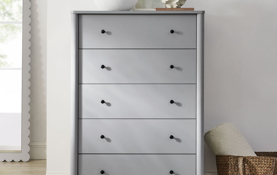 Solstice Scalloped 5-Drawer Chest in Light Gray