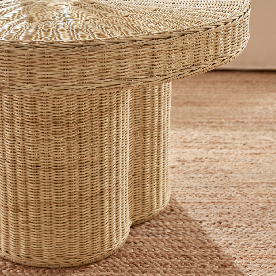Saffi 32 Inch Round Natural Rattan Coffee Table in Natural