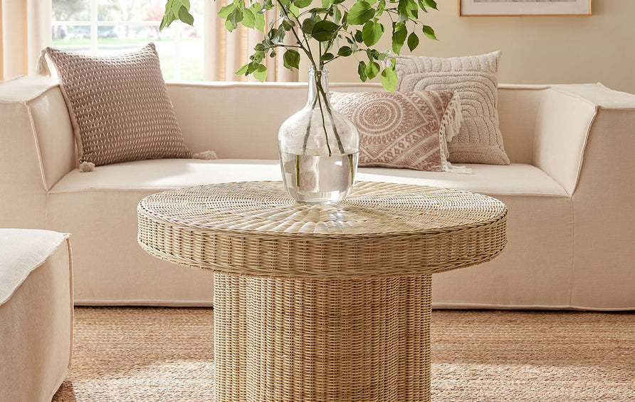 Saffi 32 Inch Round Natural Rattan Coffee Table in Natural