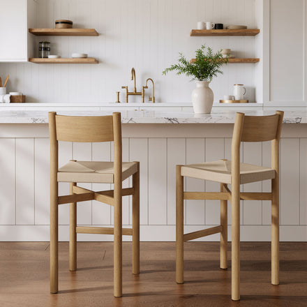 Alvia Oak Wood Bar Stools With Woven Seats Set of 2 in Weathered Oak