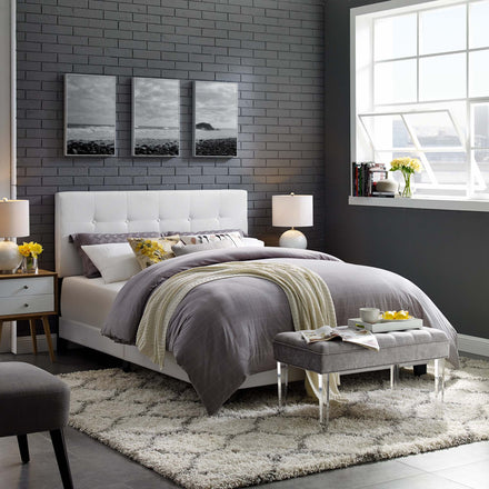 Amira Upholstered Fabric Full Bed in White