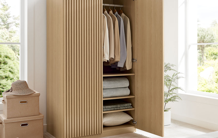 Vera 2-Door Wardrobe Closet in Oak