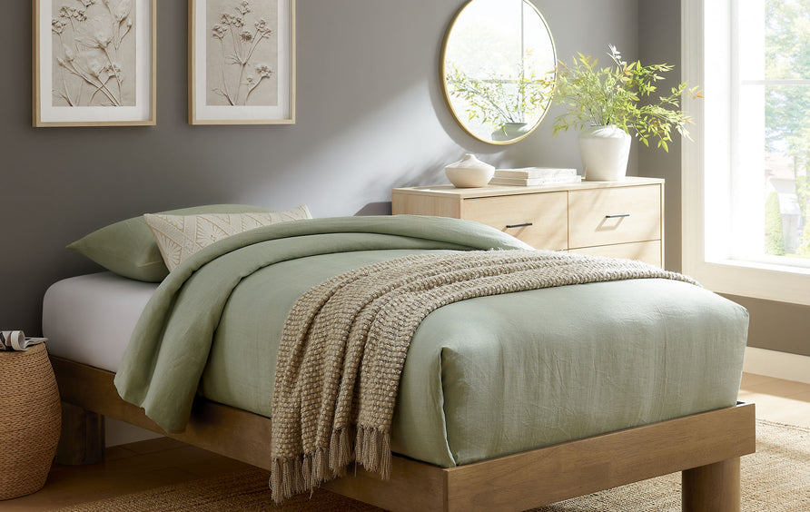 Argyle Wood Twin Platform Bed in French Oak