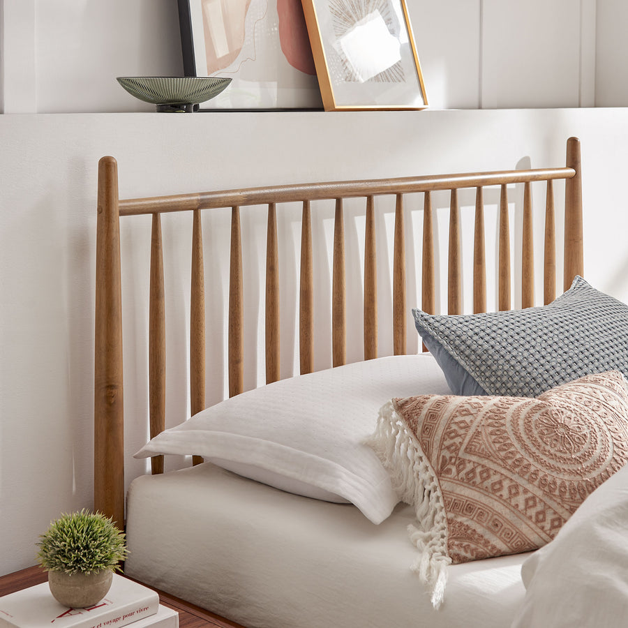 Tawny King Size Spindle Bed in Walnut